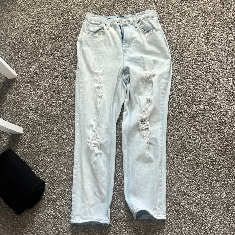 Women’s size 6 distressed acid wash jeans